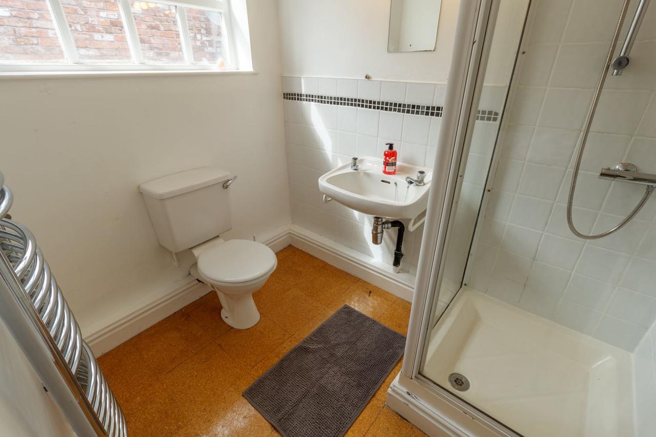 Liverpool Centre Sleeps 16 Stunning Apartment